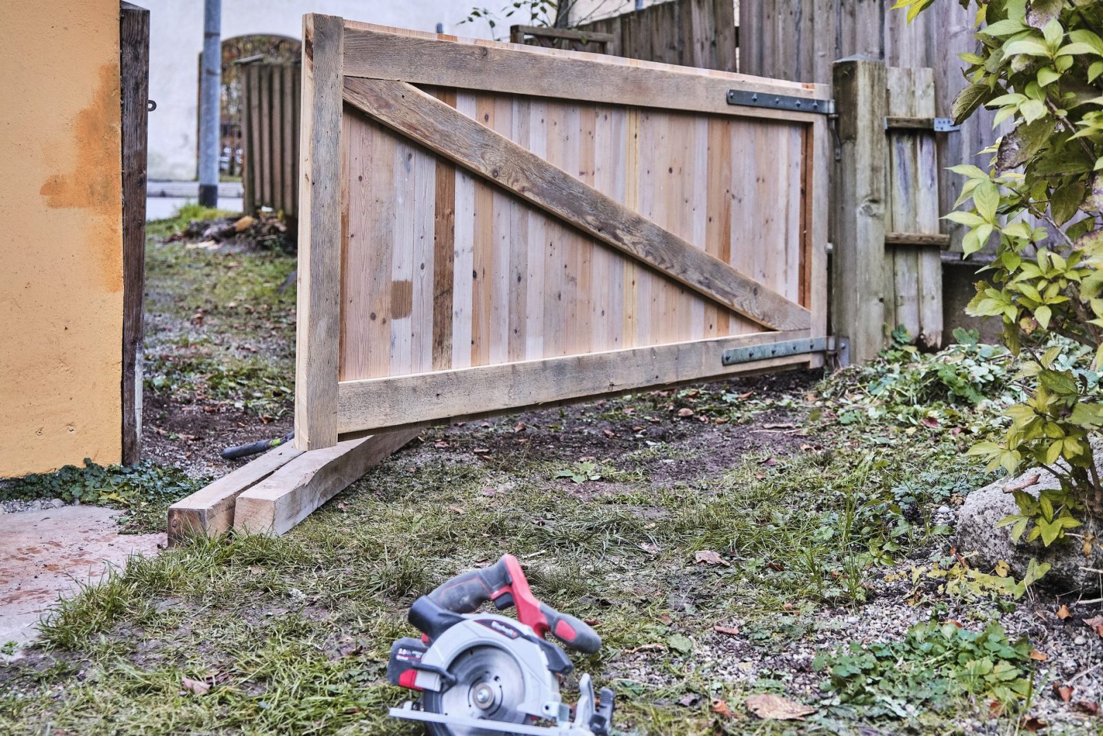 Gartentor selber bauen: Schritt für Schritt erklärt – mit vielen