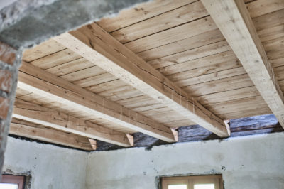 Balken an der Decke schleifen im Obergeschoss - F5LAUFEN